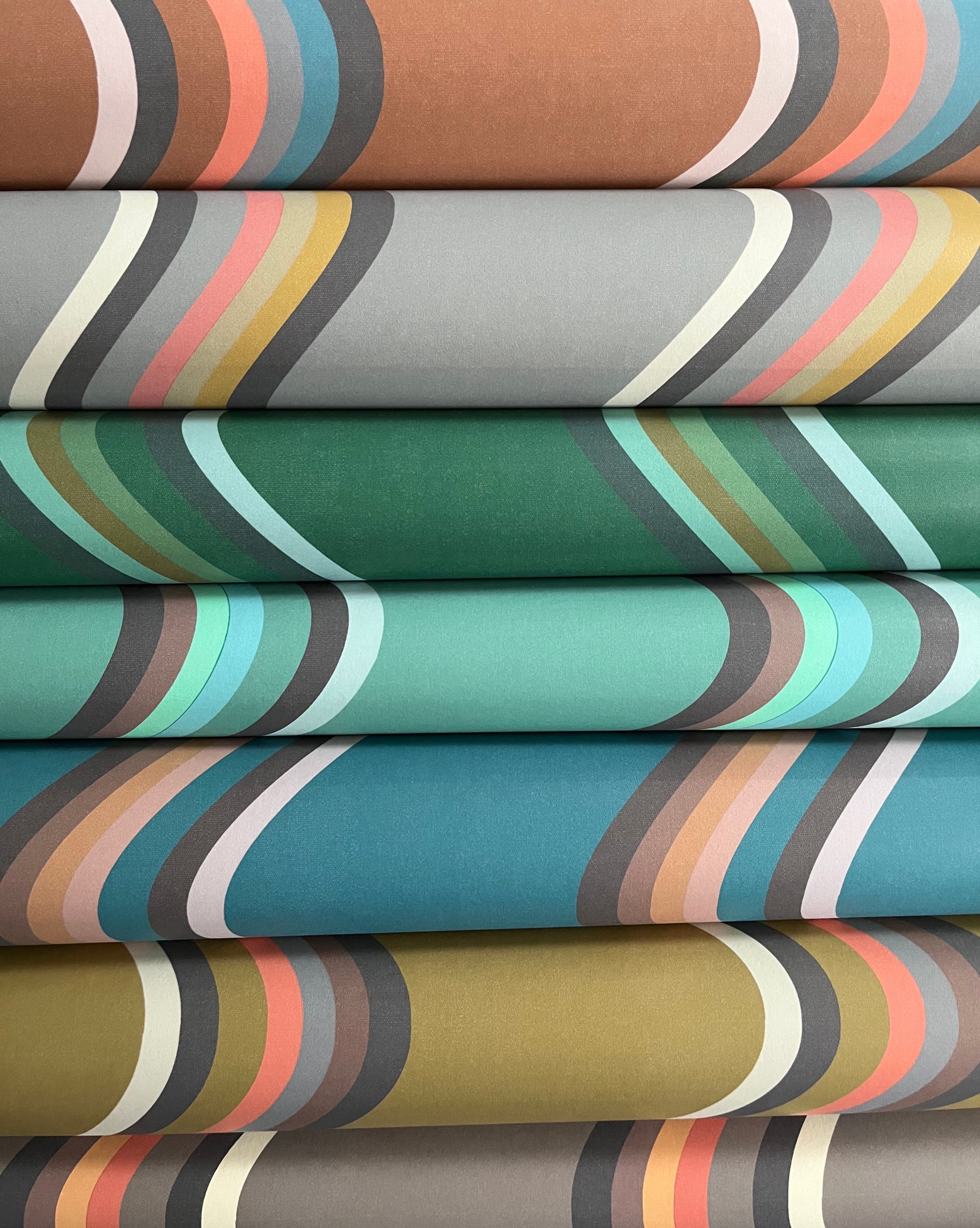 Broad Curvy Retro Stripe Wallpaper
