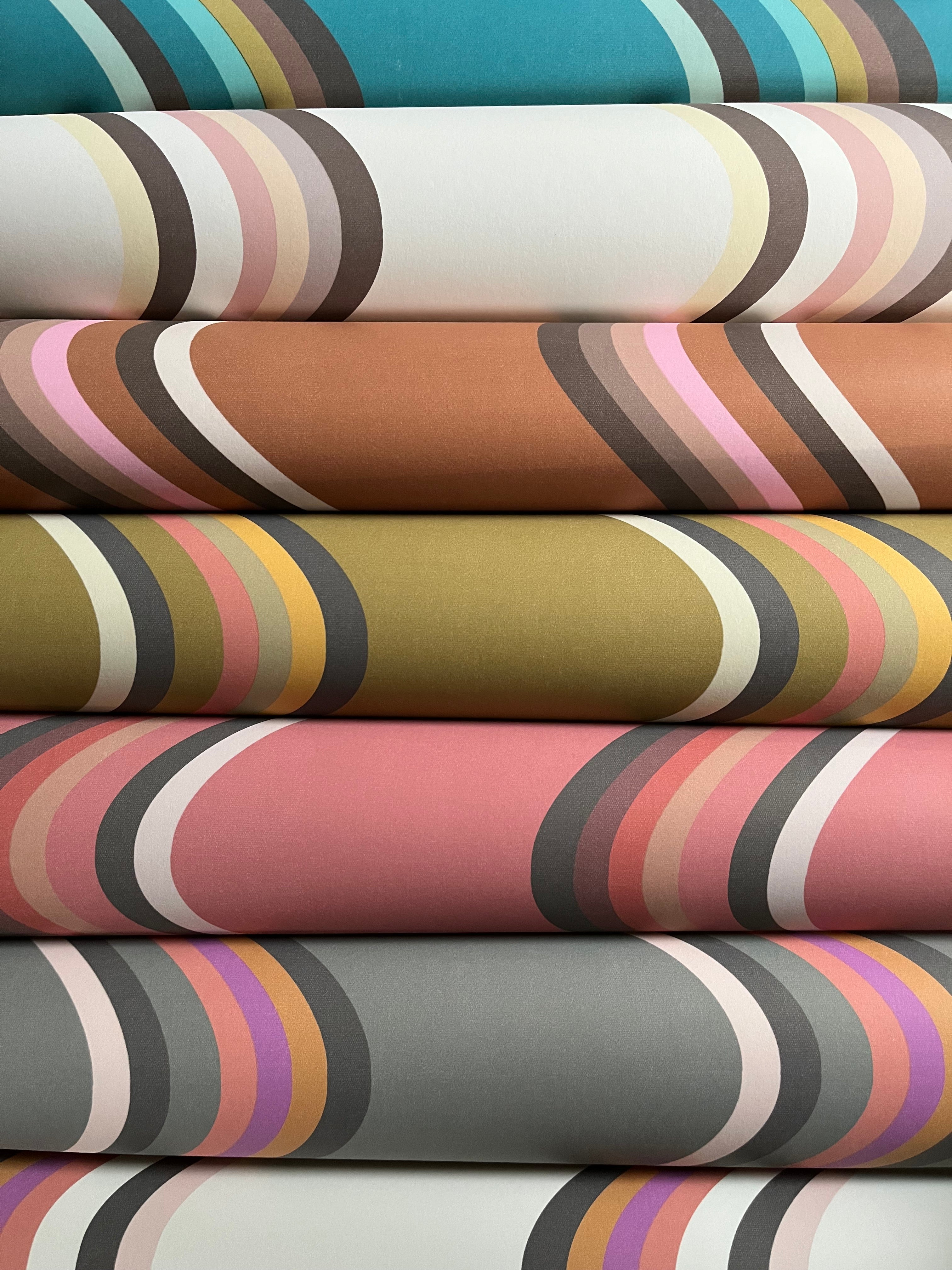 Broad Curvy Retro Stripe Wallpaper