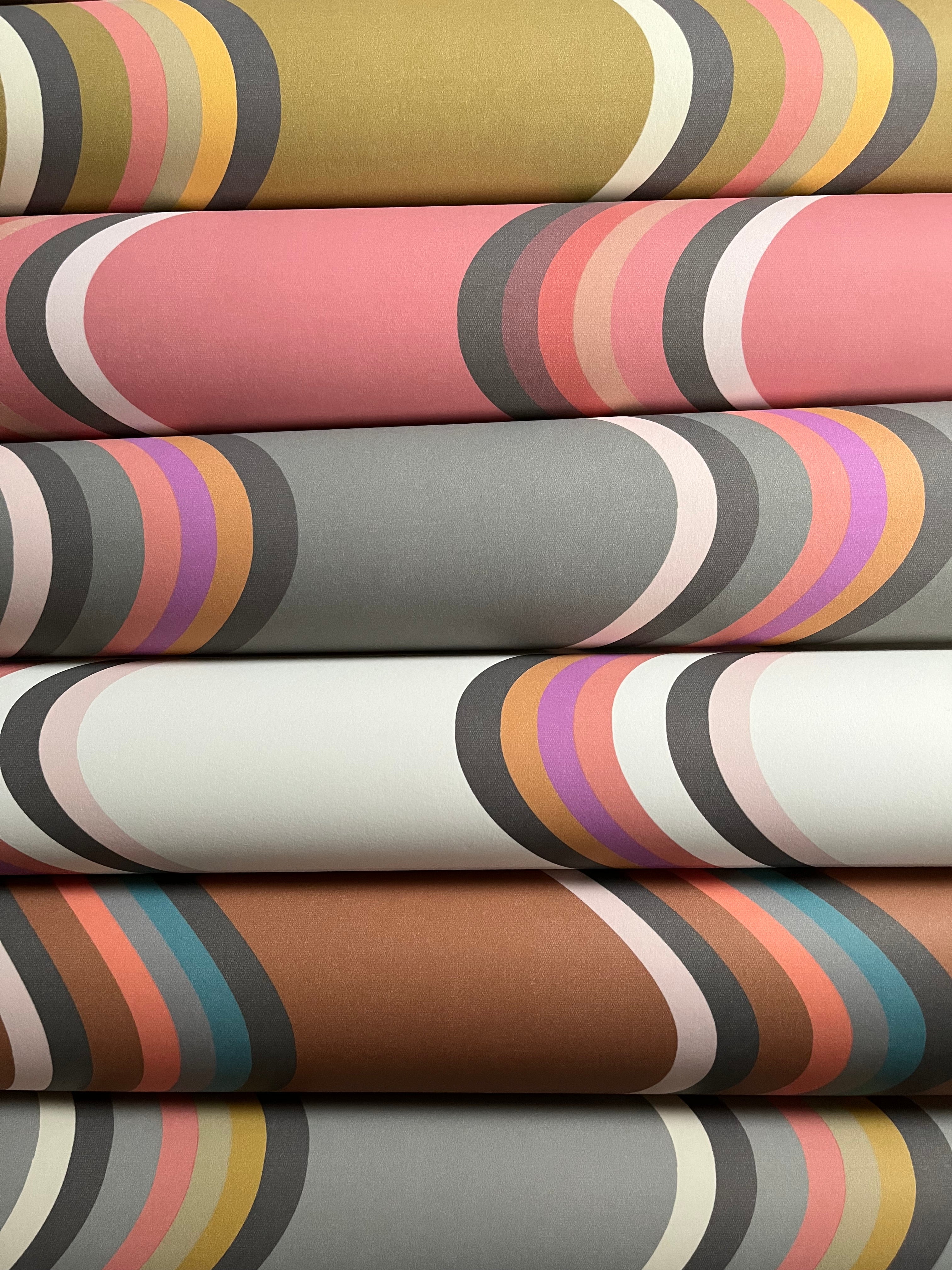 Broad Curvy Retro Stripe Wallpaper