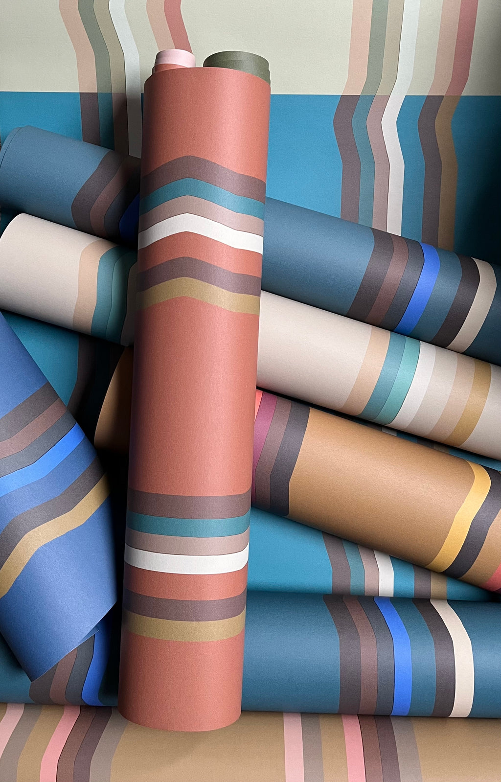 Off - Set Retro Stripe Wallpaper