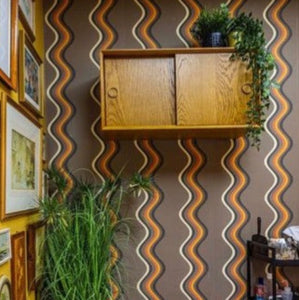 Broad Curvy Retro Stripe Wallpaper