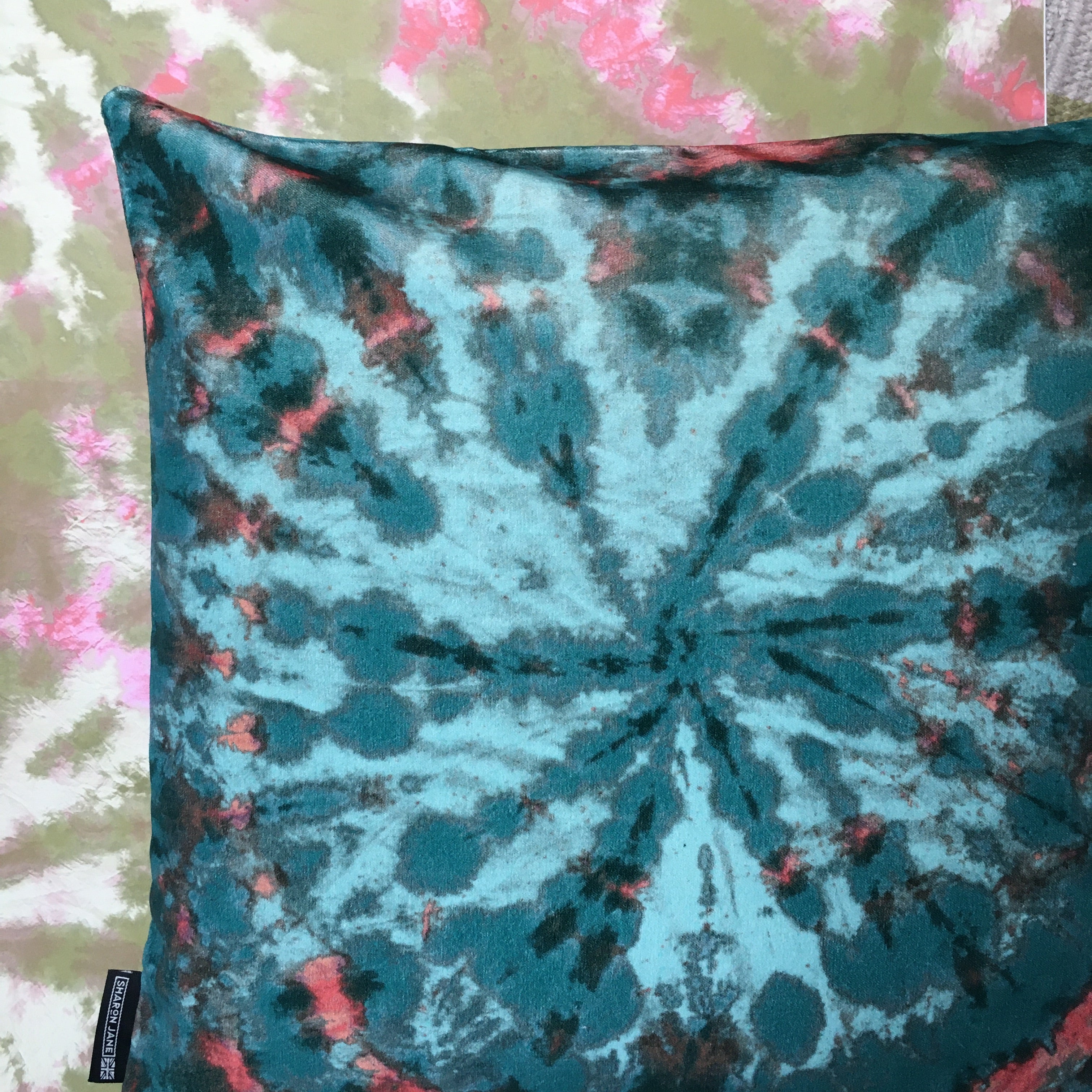 Tie dye Circle  Velvet Cushion - Turquoise