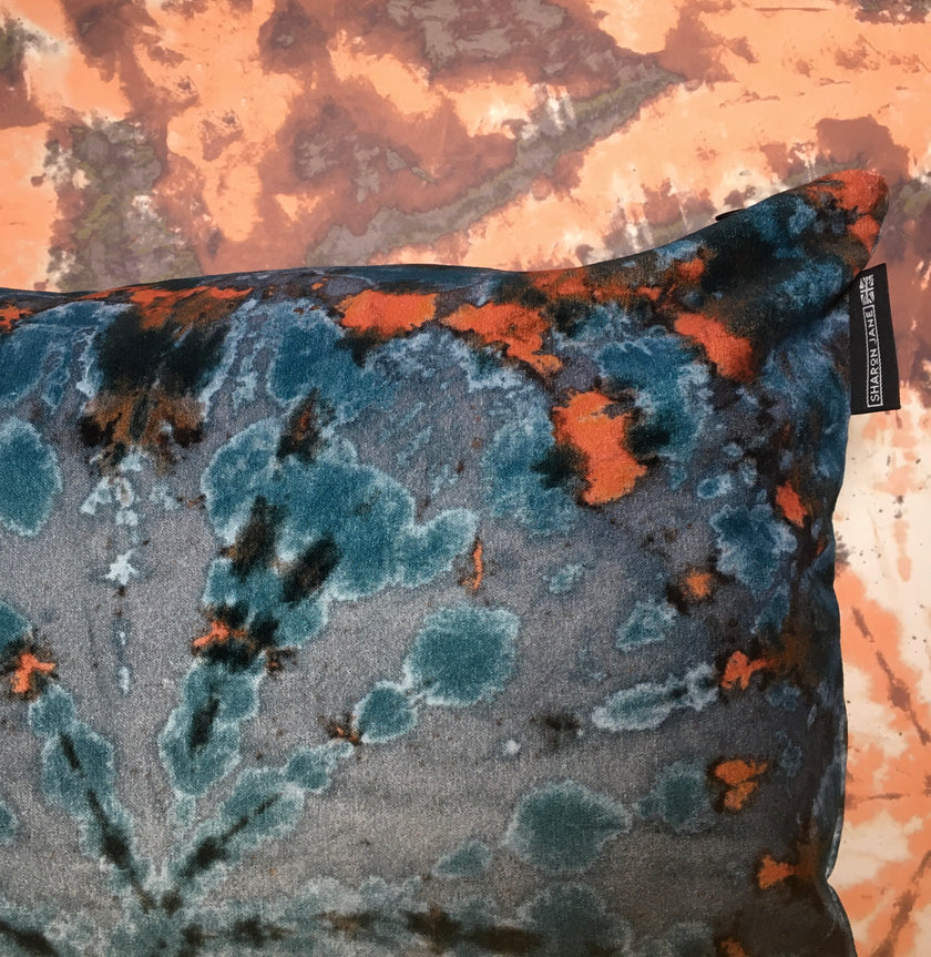 Tie dye Circle  Velvet Cushion - Teal
