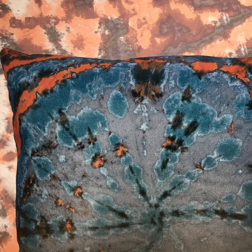 Tie dye Circle  Velvet Cushion - Teal