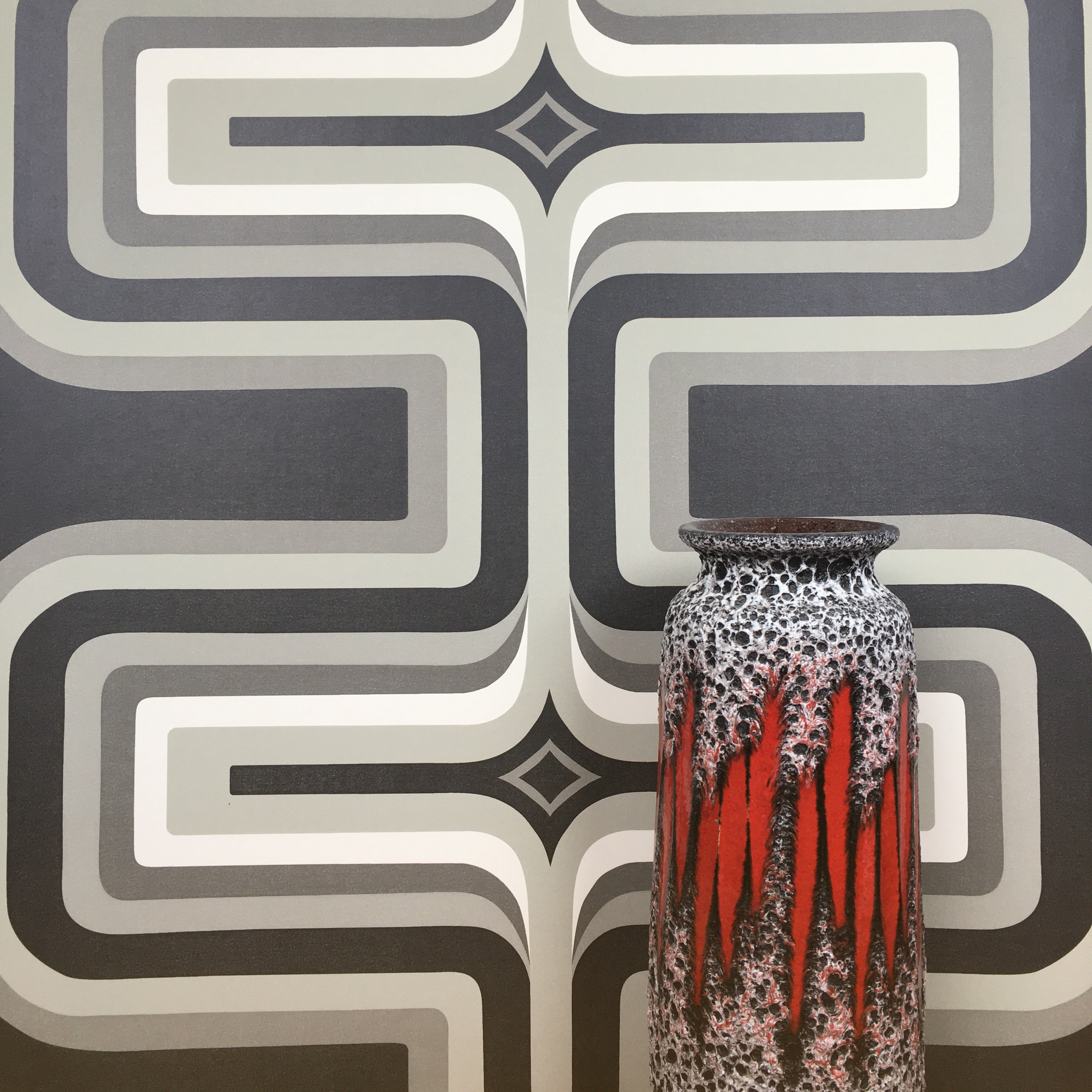 1970s Geometric Wallpaper
