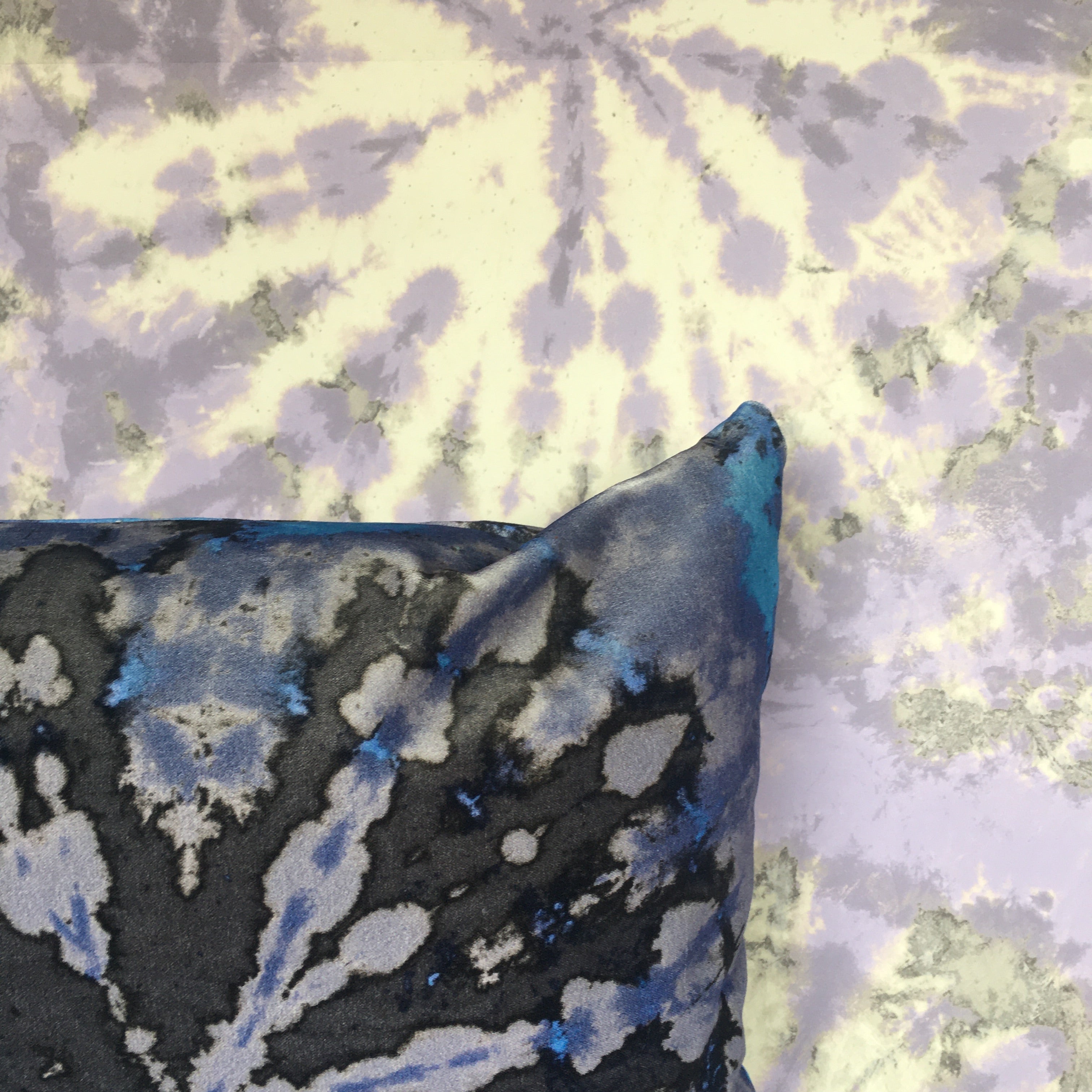 Tie dye Circle  Velvet Cushion - Mauve