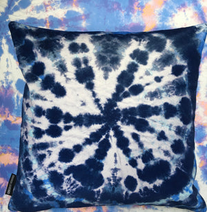 Tie dye Circle  Velvet Cushion - Indigo