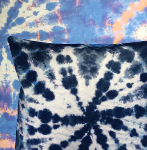 Tie dye Circle  Velvet Cushion - Indigo