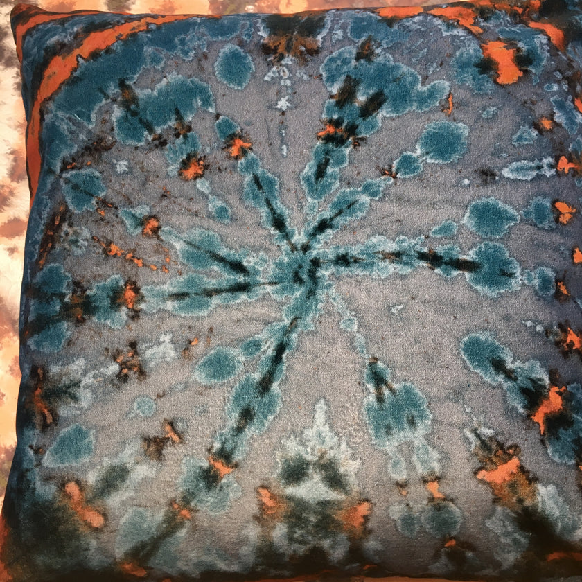 Tie dye Circle  Velvet Cushion - Teal