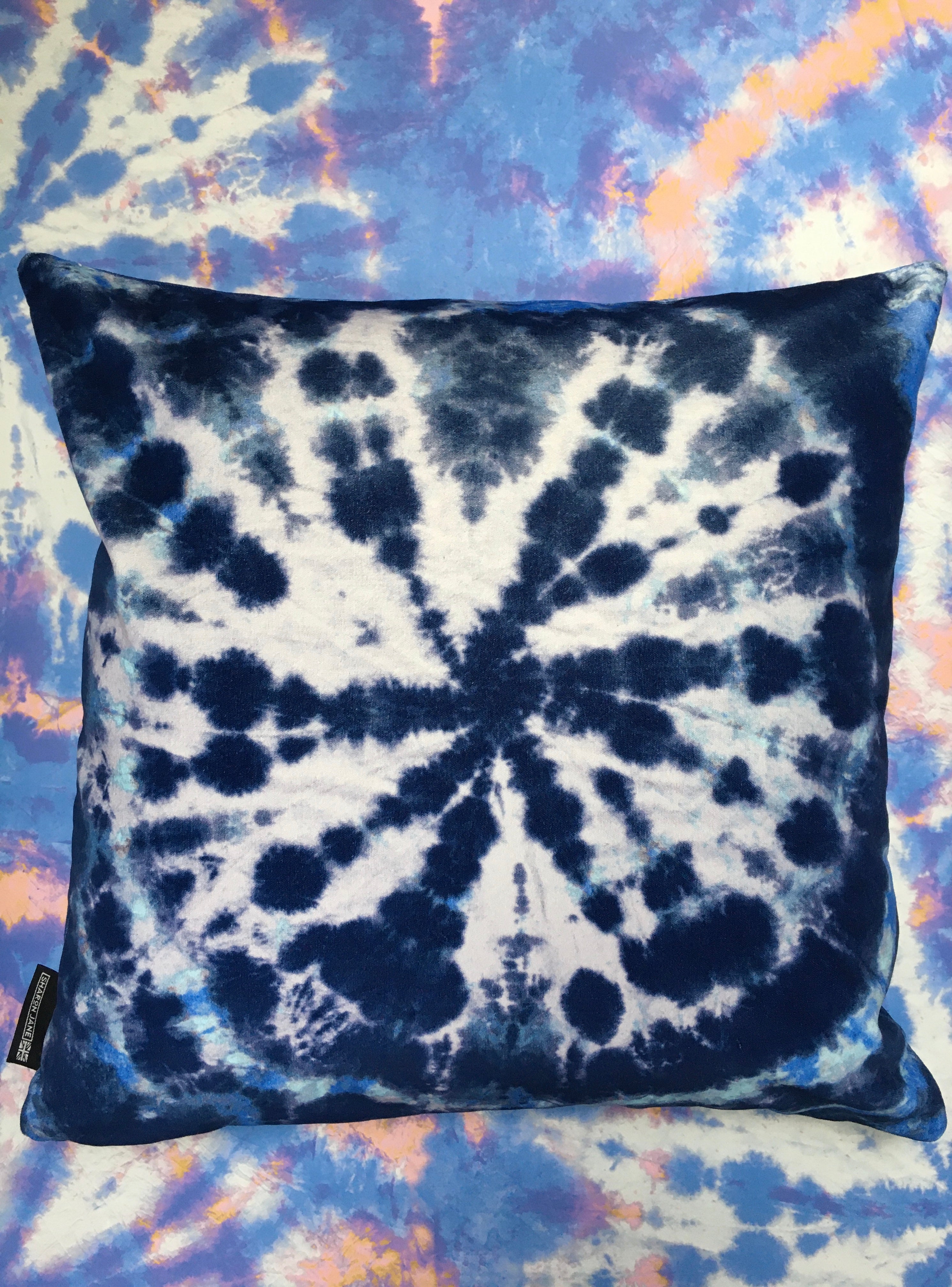 Tie dye Circle  Velvet Cushion - Indigo