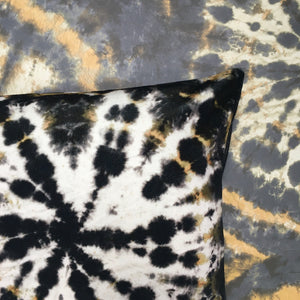 Tie dye Circle  Velvet Cushion - Black