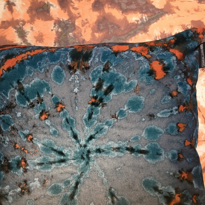 Tie dye Circle  Velvet Cushion - Teal